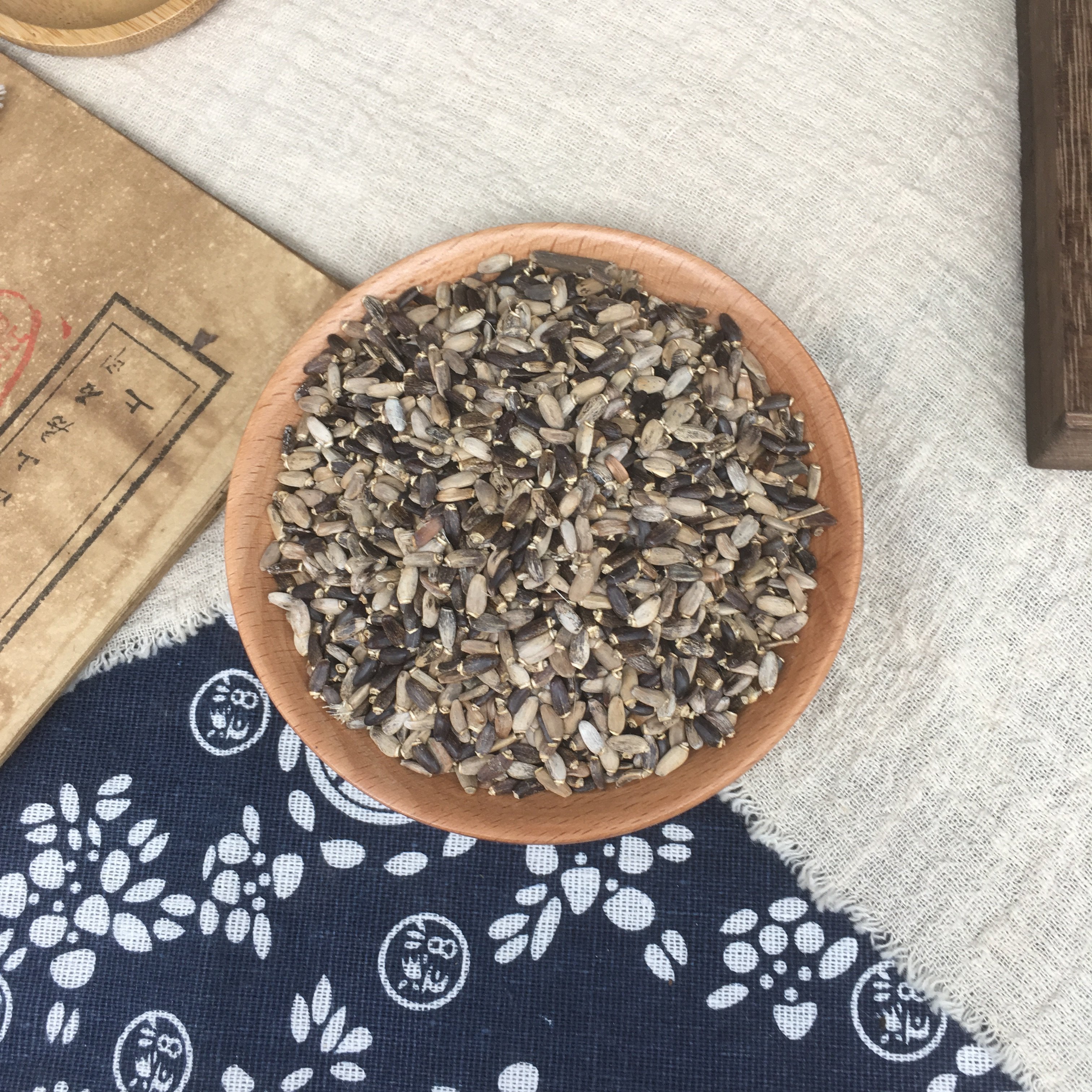 Milk thistle seeds food grade Chinese herbal medicine raw materials can be powdered Silybum marianum seed milk thistle