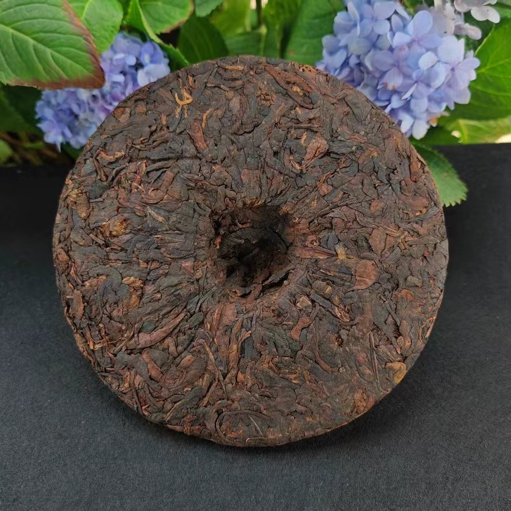 Wholesale Menghai ripe Pu'er tea, Brown Mountain ancient tree Pu'er tea cake, Yunnan Qizi cake tea, factory direct sales