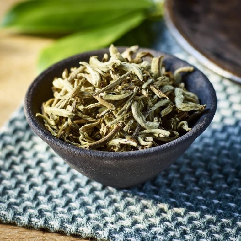 Professional Factory Bai hao White Tea Price Certified Organic Tea Silver Needle White Tea With Competitive Price