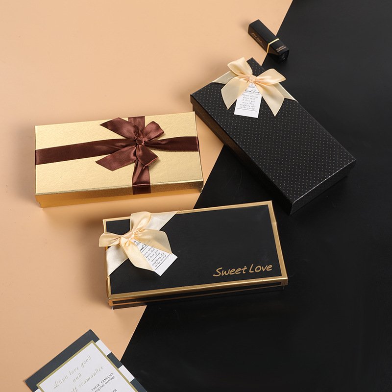 hot foil non-food grade Valentine's day 18 grid Chocolate Gift Paper Box Fashion Wedding Candy box with insert and ribbon bow
