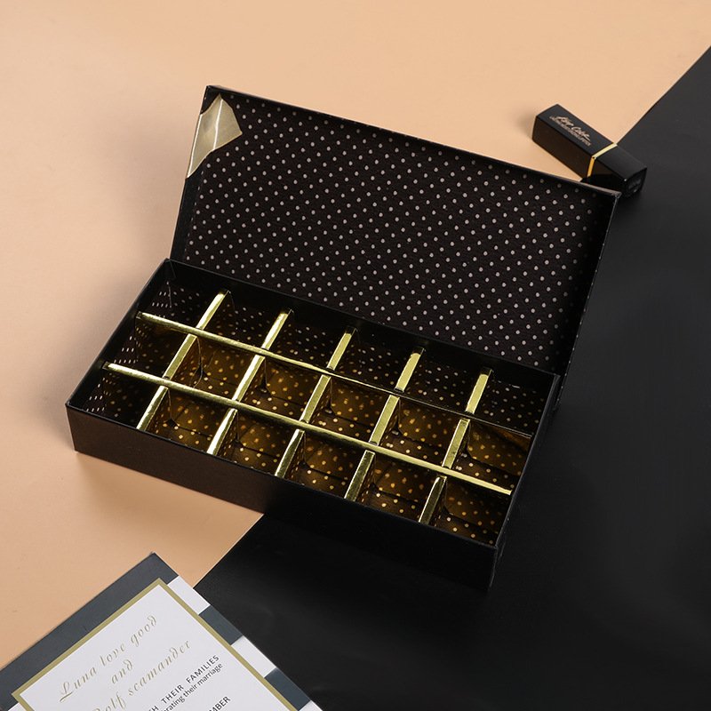 hot foil non-food grade Valentine's day 18 grid Chocolate Gift Paper Box Fashion Wedding Candy box with insert and ribbon bow