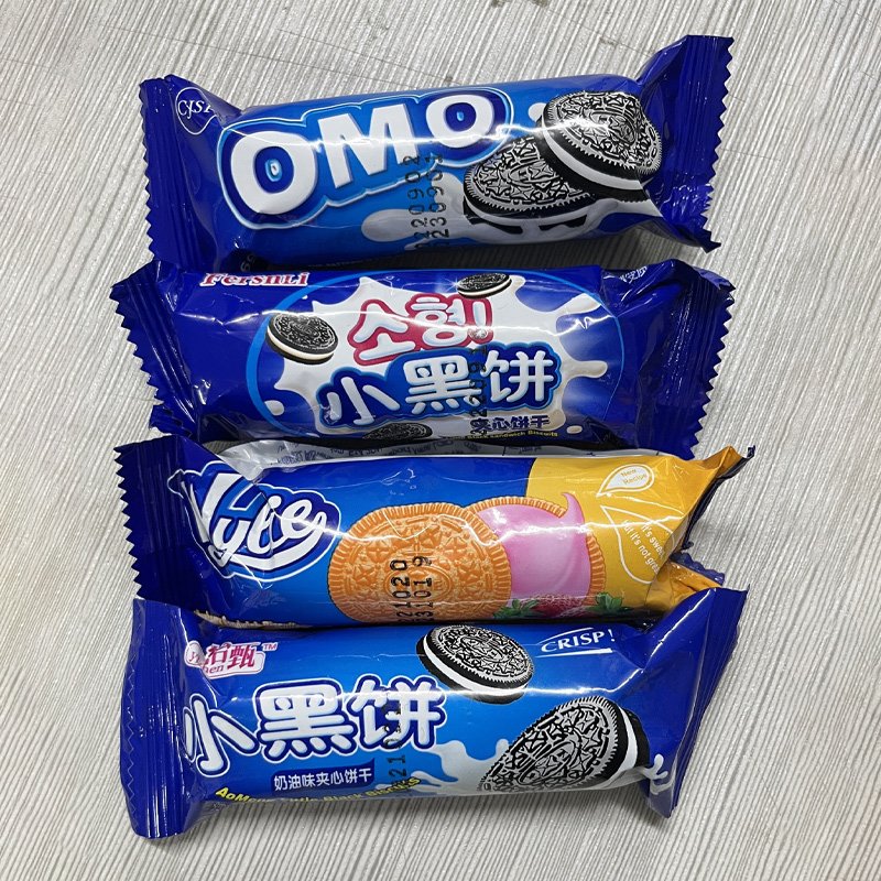 26g cookie pack of strawberry flavored chocolates biscuits sandwich halal biscuit wholesale Strawberry biscuits