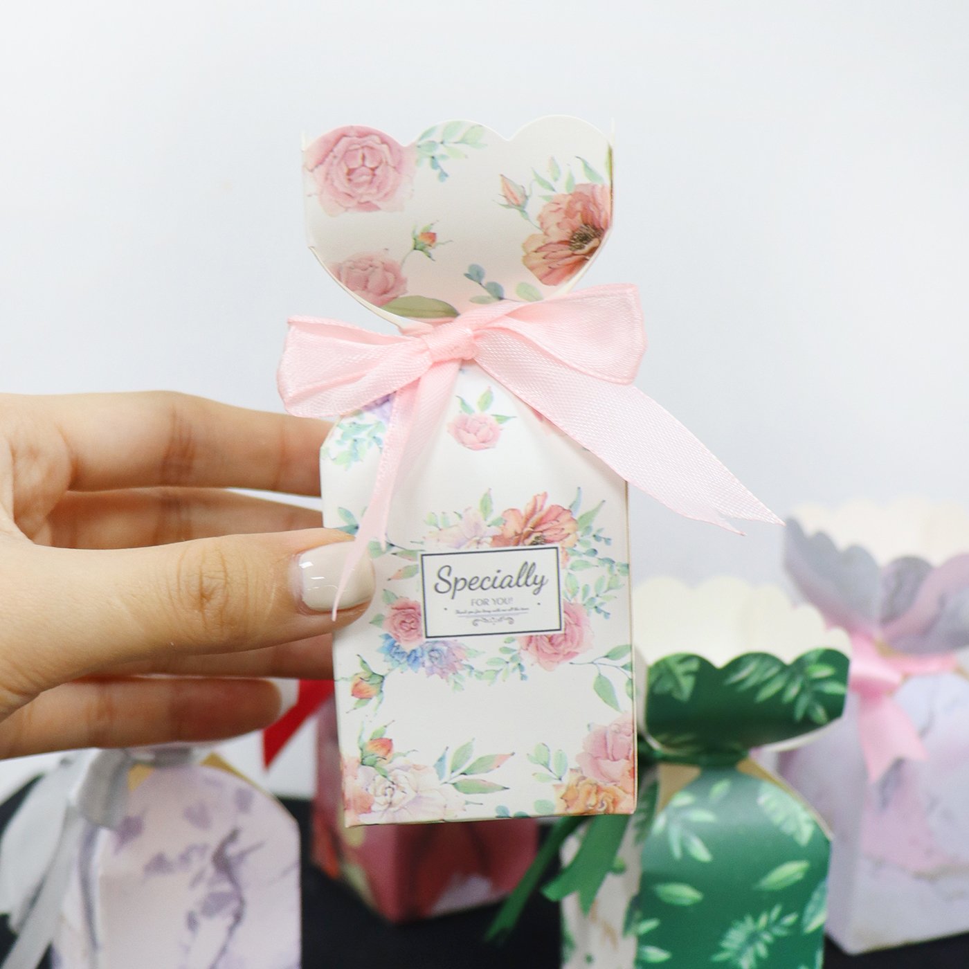 Custom wedding gift mini chocolate packaging. wedding candy gift box for guest