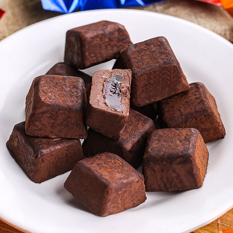 wholesale of chocolate and candy dulces mixing of chocolate and gummy candy soft heart chocolate