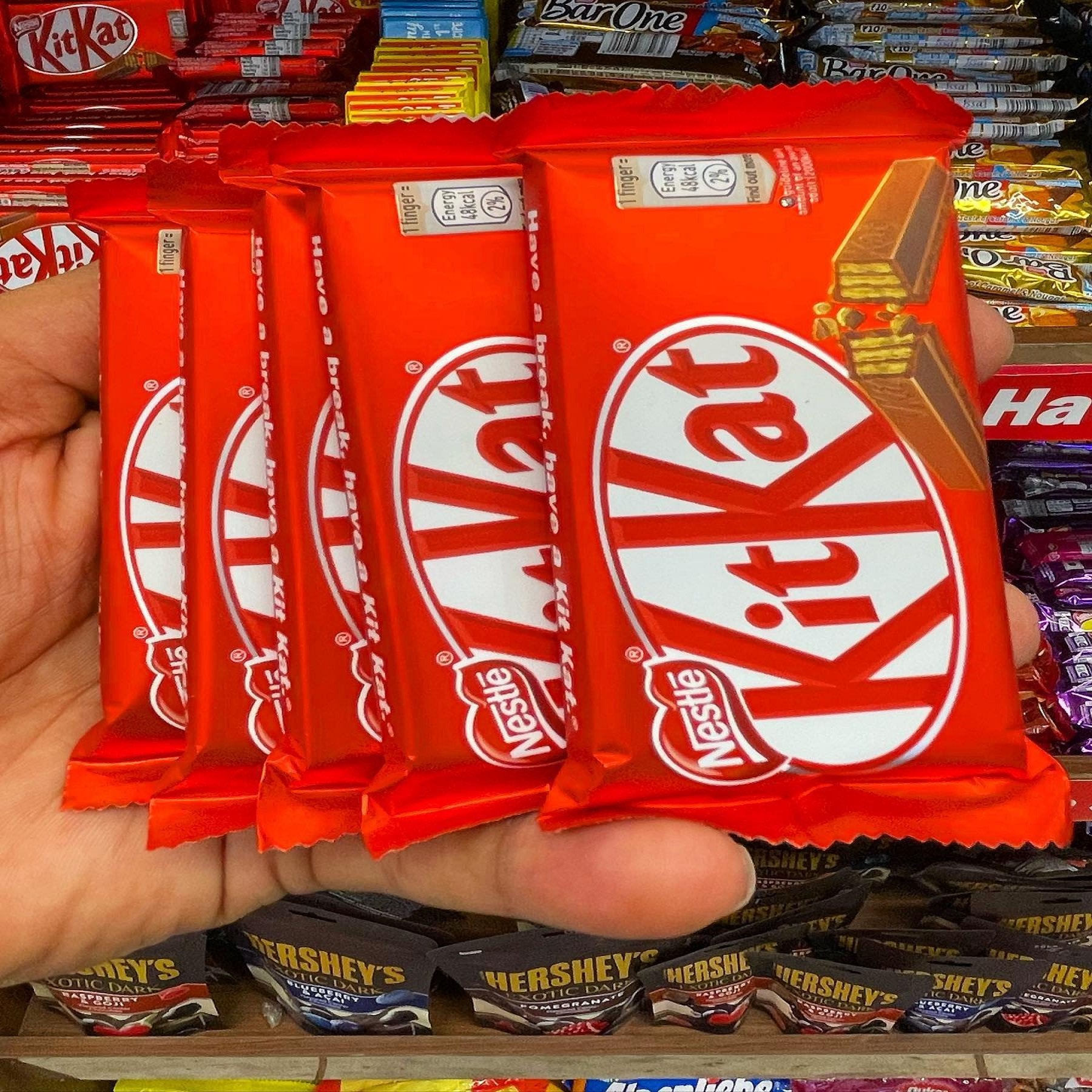 KitKat 4-Finger Milk Chocolate Bar 45g Bulk Supply Solid Sweet Biscuit Nut Four Dark Chocolate Chocolate Chocolate Nut Chocolate