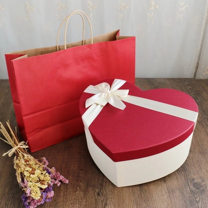 Small Heart Shaped Wedding Valentine Gift Candy Packaging Boxes Christmas Paper Boxes With Ribbon Bows For Display Chocolate