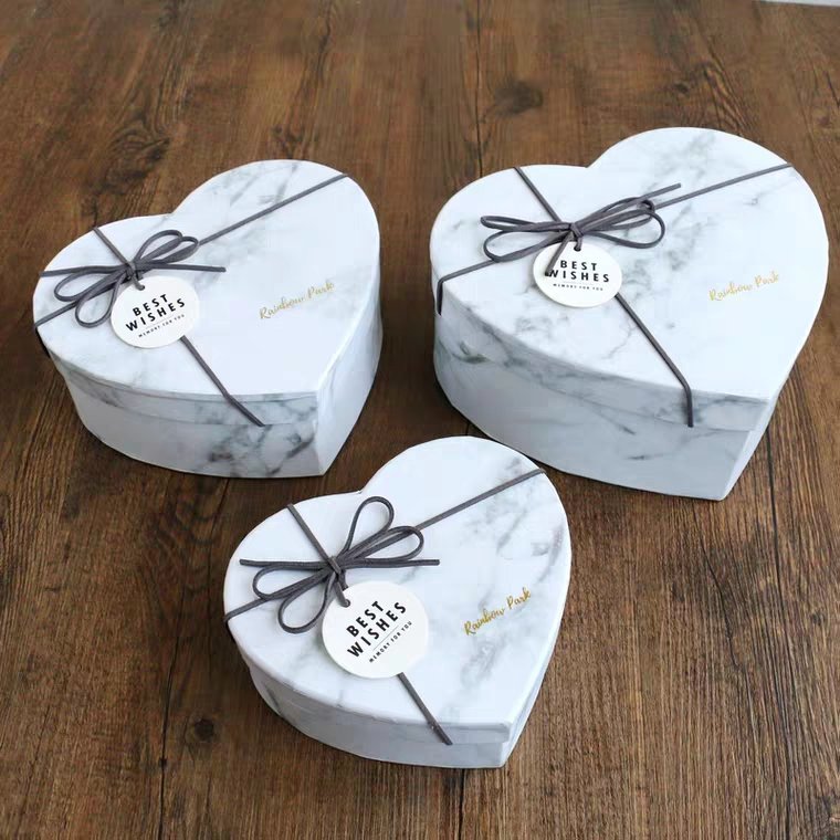 Small Heart Shaped Wedding Valentine Gift Candy Packaging Boxes Christmas Paper Boxes With Ribbon Bows For Display Chocolate