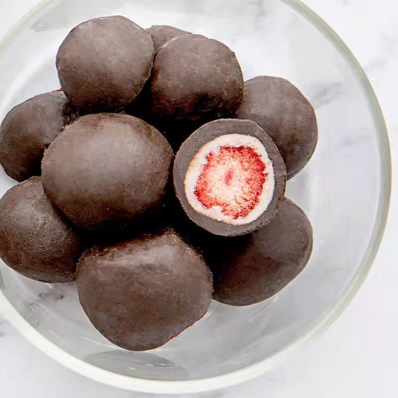 Wholesale freeze dried fruit sweet strawberry matcha chocolate flavors snacks exotic candy 60g
