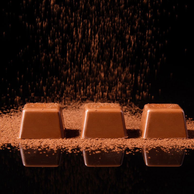 OEM Wholesale Best Price Chocolate Candies Sweets Milk halal Packaging Gift Box Pure Cocoa Butter Dark Sandwich Chocolate candy