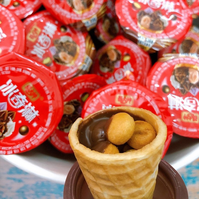 Factory Wholesale China Snacks Crisp Chocolate Cup Biscuit Ball Kids Food Ice Cream Cone Chocolate