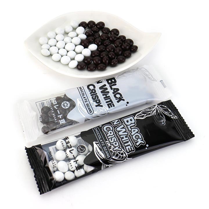11g Crispy Choco Black And White chocolate Bean Candy