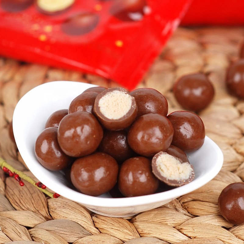 Wholesale 80g Bagged Crispy Malt Heart Sandwich Chocolate Beans Children's Snack in Box Packaging