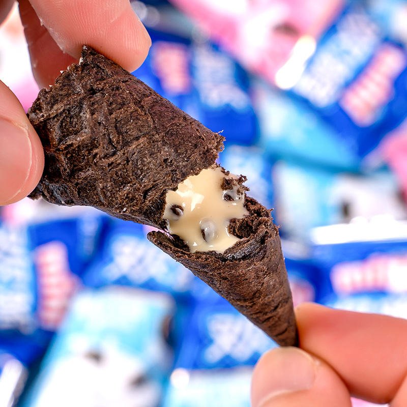 wholesale strawberry mini children's snacks candy crispy chocolate Ice cream chocolate chocolate biscuits