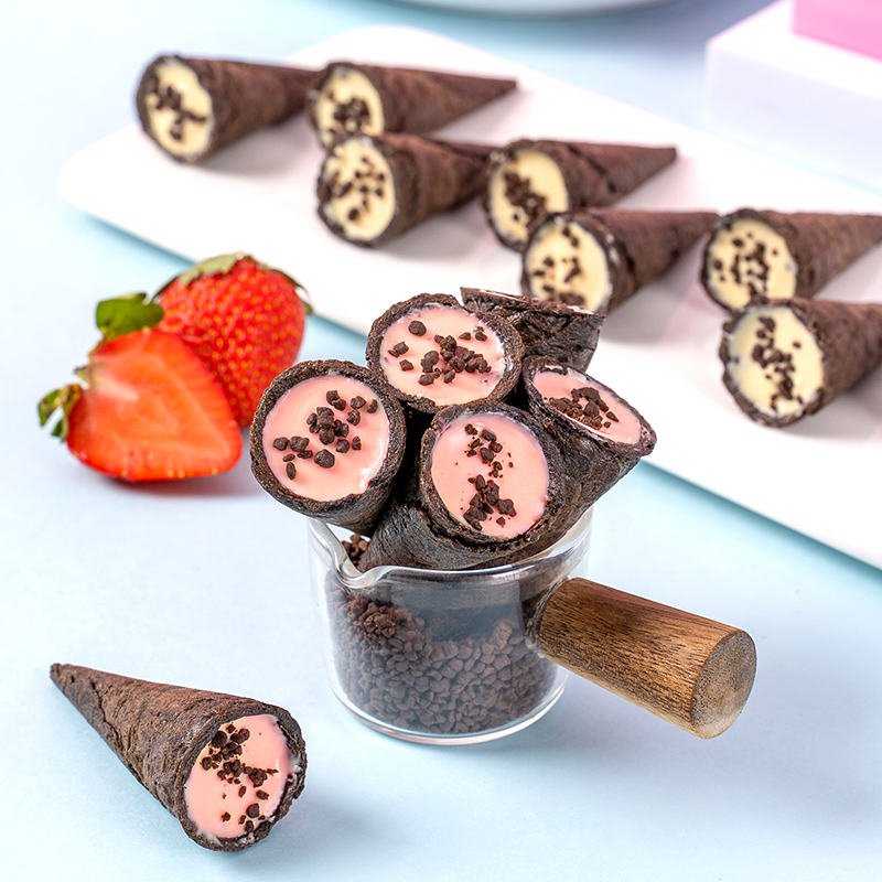 wholesale strawberry mini children's snacks candy crispy chocolate Ice cream chocolate chocolate biscuits
