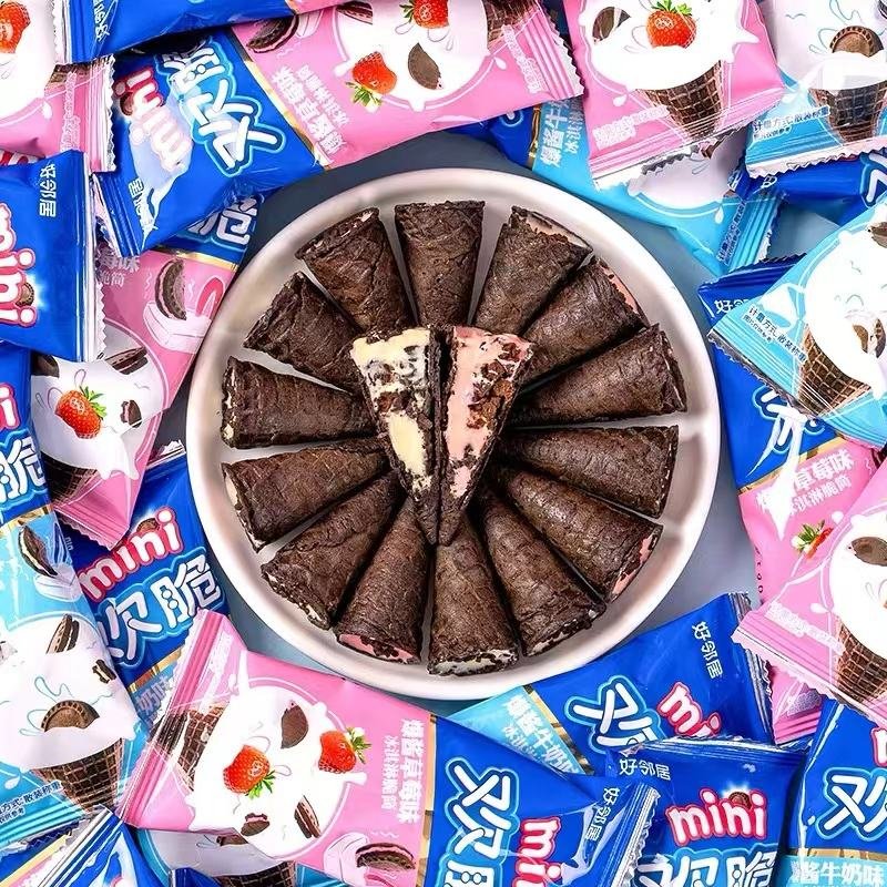 wholesale strawberry mini children's snacks candy crispy chocolate Ice cream chocolate chocolate biscuits