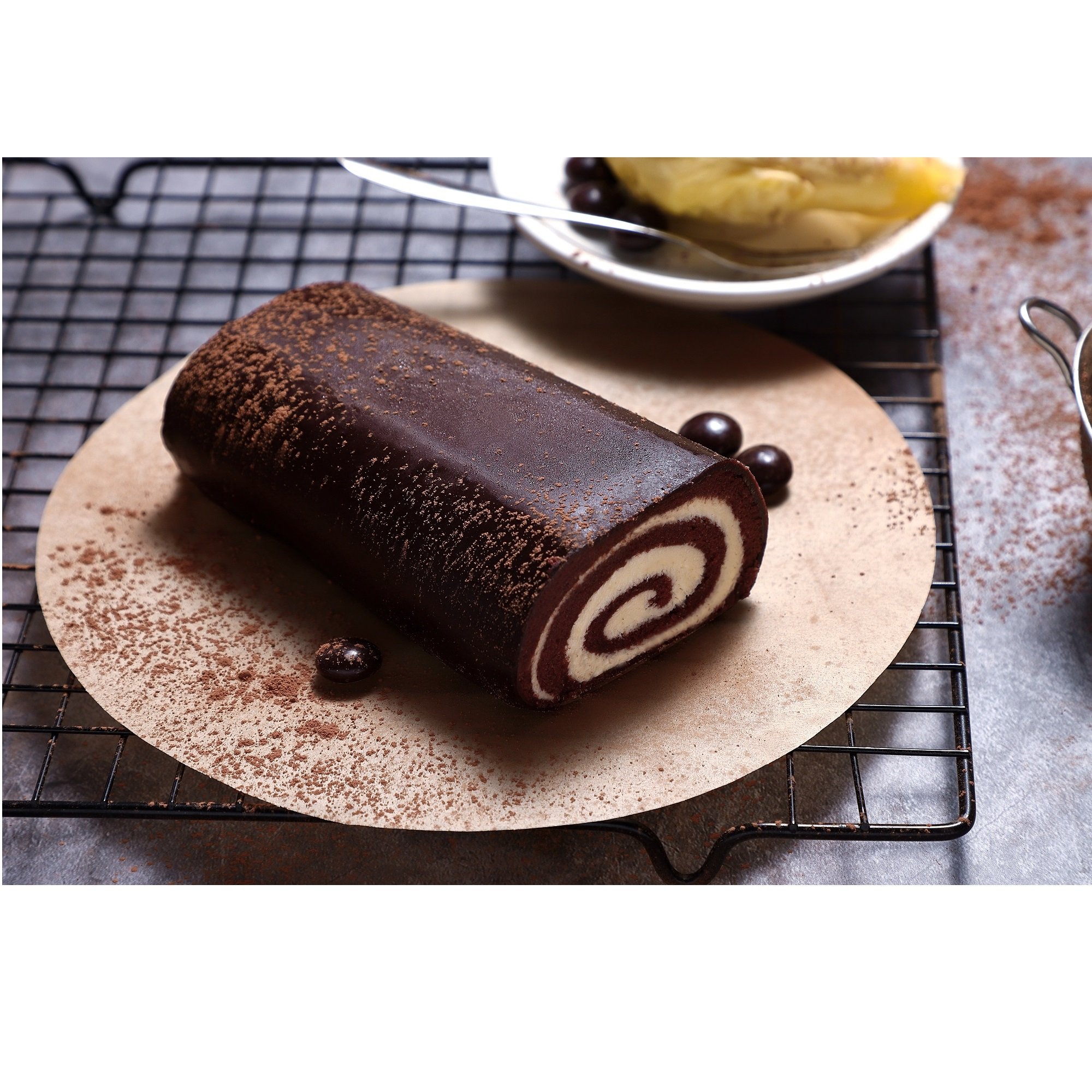 Malaysia Popular Chocolate Durian Swiss Roll Silky Smooth Texture Egg Frozen Style-Defrost Consuming 12 Months Shelf Life