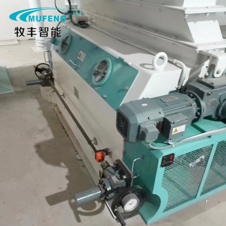 Animal pellet feed mill machine with 3 head roller feed crumble machine