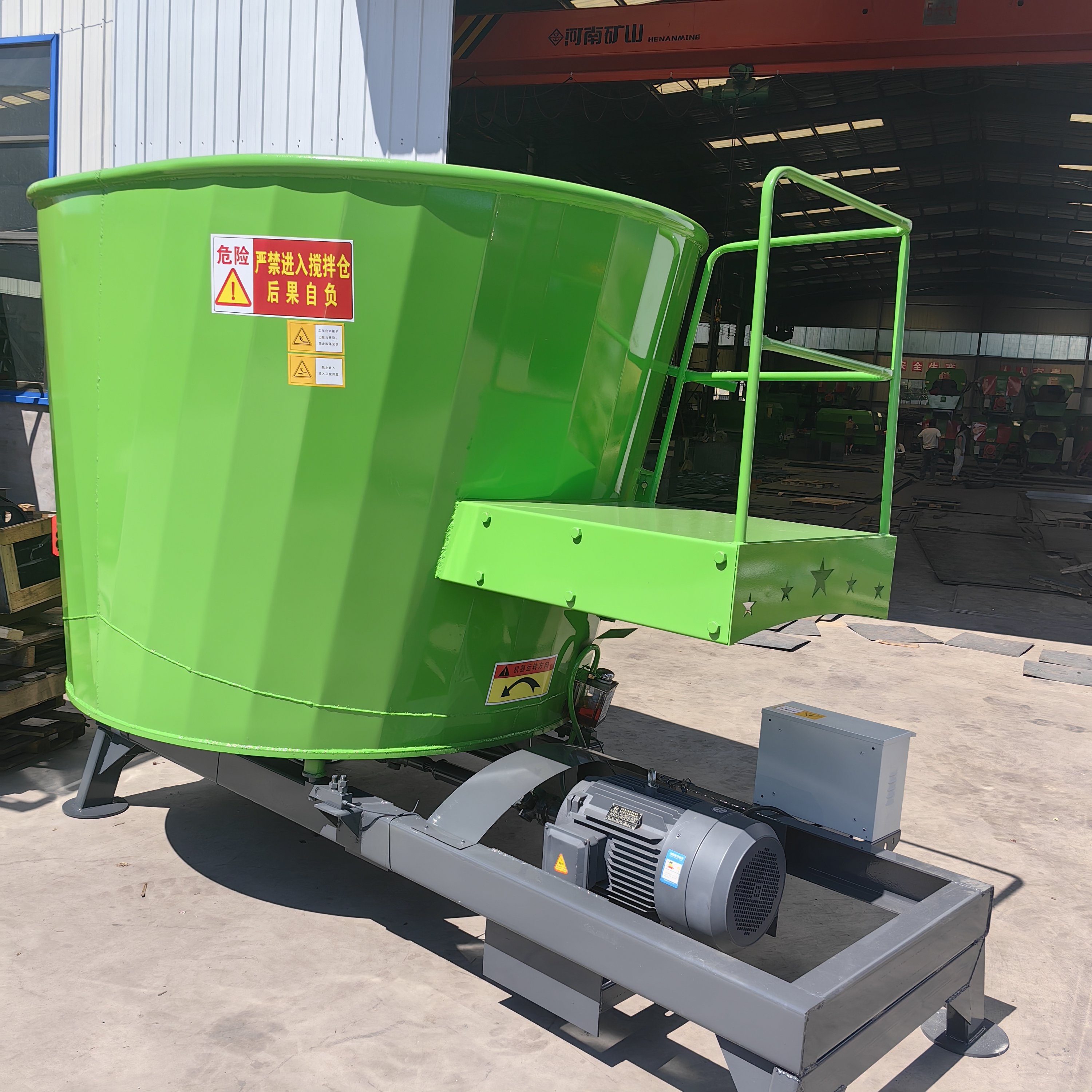 High Productivity 5 Cubic Meter Vertical TMR Animal Feed Mixer Machine for Manufacturer & Plant Use Factory Price