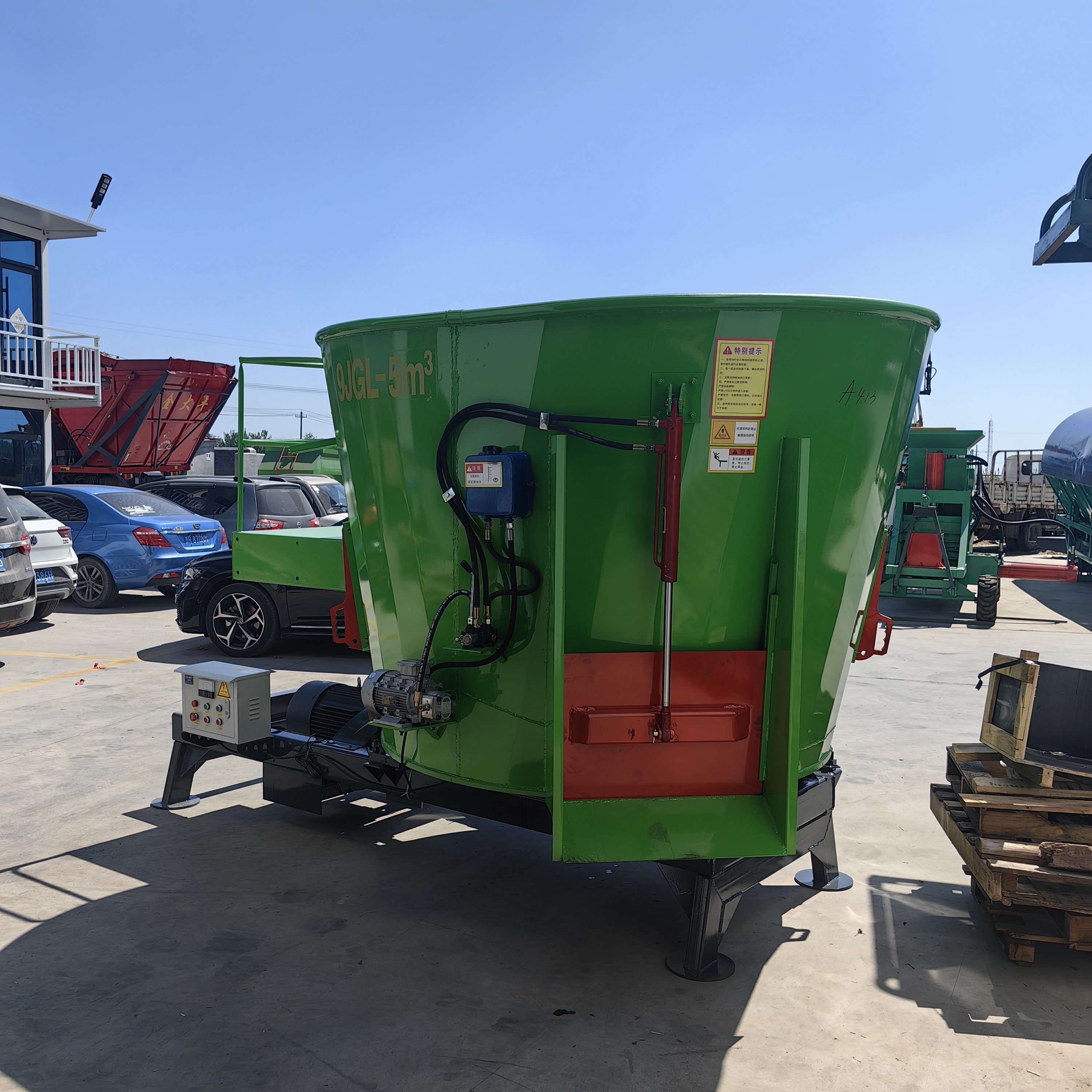 High Productivity 5 Cubic Meter Vertical TMR Animal Feed Mixer Machine for Manufacturer & Plant Use Factory Price
