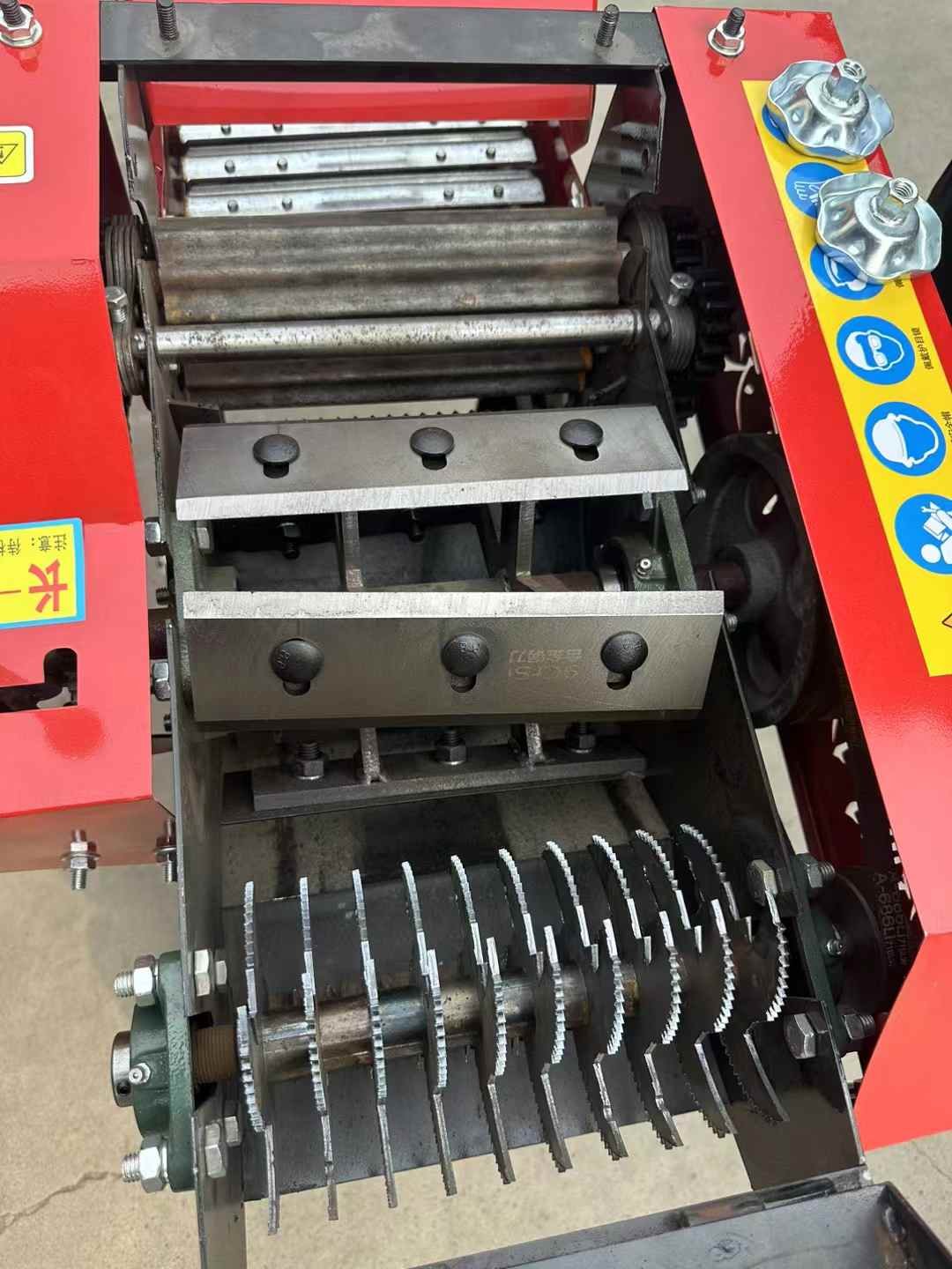 Electric cattle hay cutting crusher machine animal feed chaff cutter chopping machine with hammer Cow Feed Grass