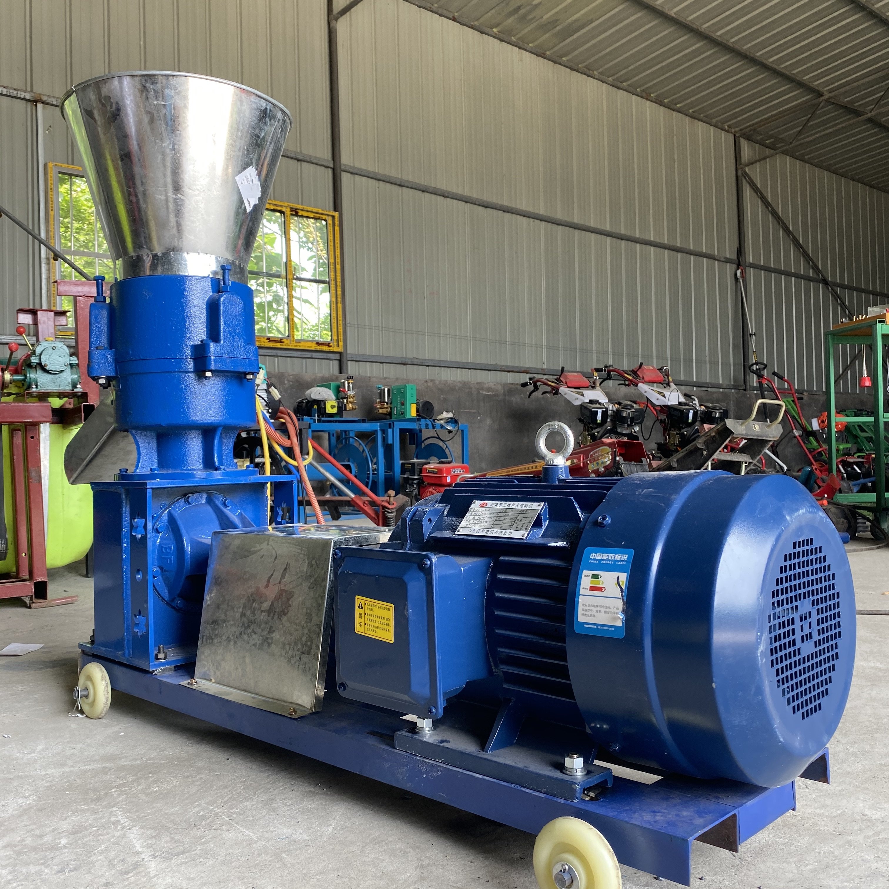 400-600 KG/H Animal Food Pelletizer Feed Pelletizer Small Cattle Poultry Animal Feed Pellet Machine