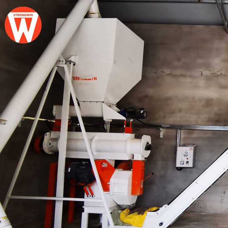 Henan Strongwin automatic 1 ton 2 ton complete animal feed pellet production line plant to found feed making factory