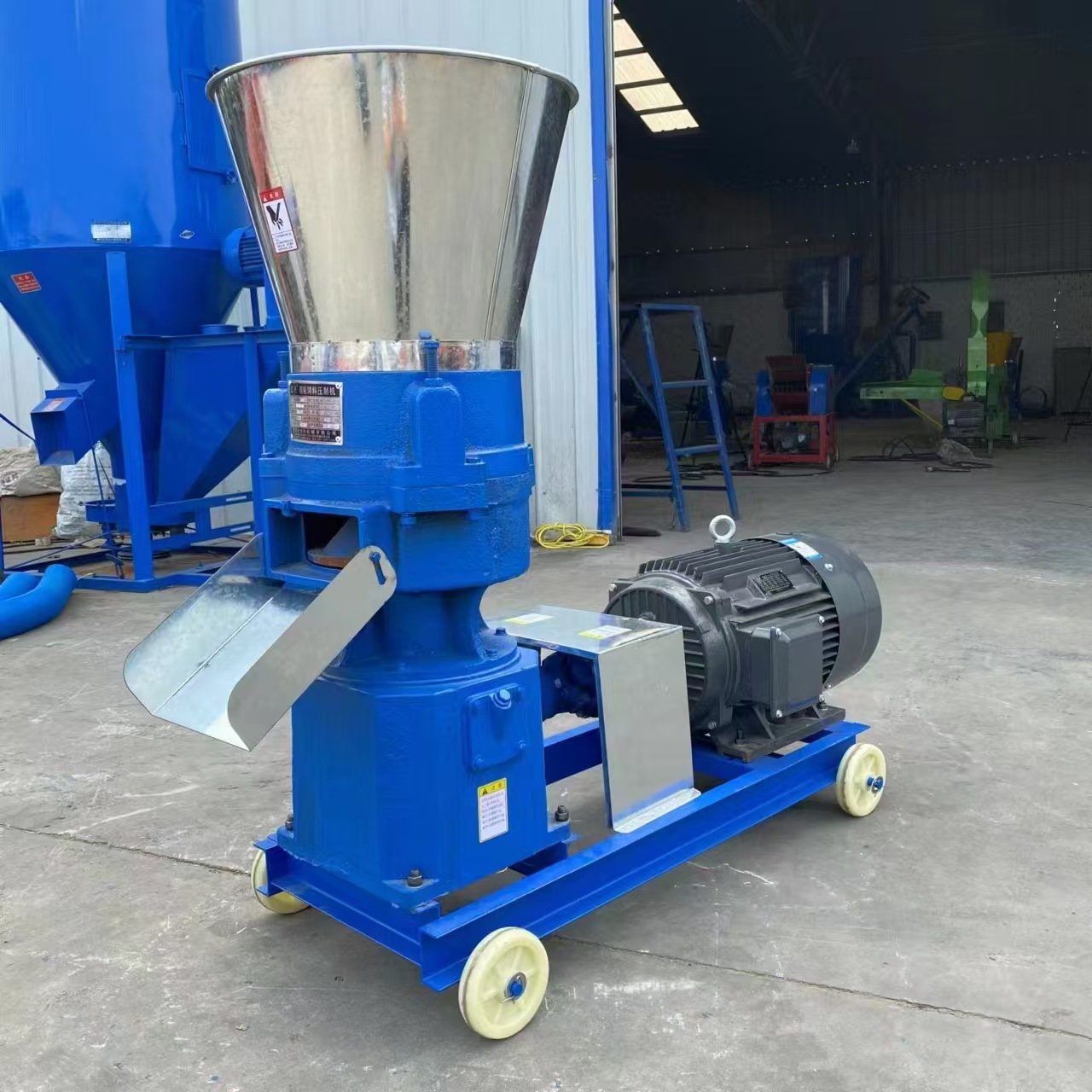 Selling high -capucity multifunction animal food making farm home use pig cattle feed pelletizer machine feed pellet machine