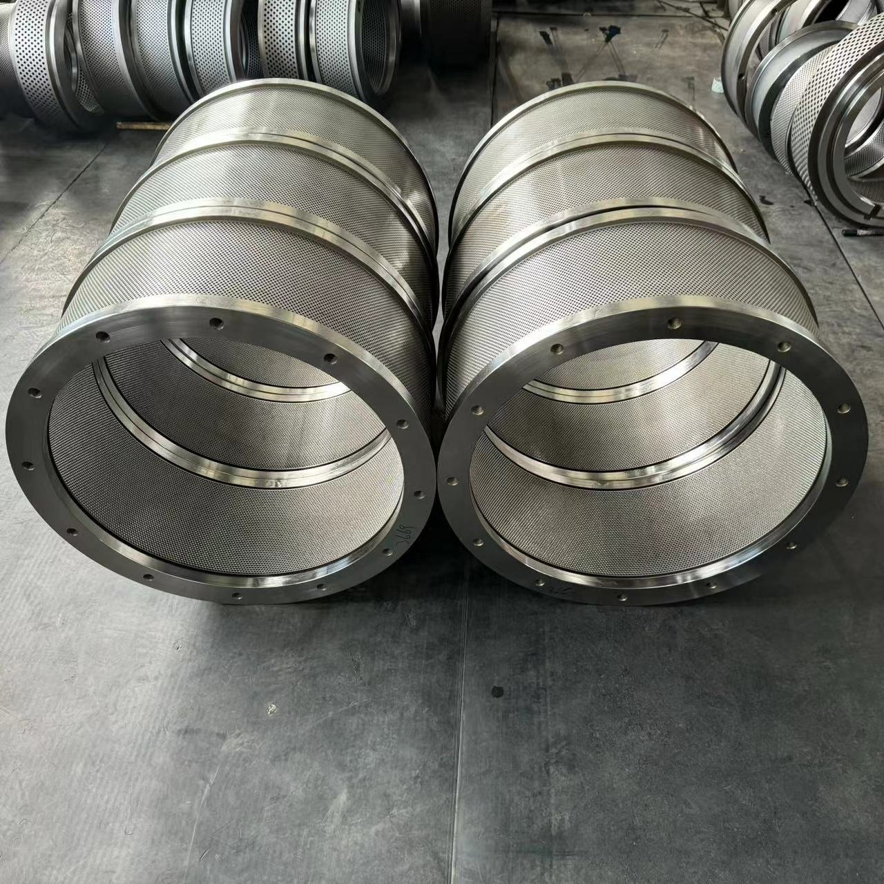 Top quality Low price factory directly +86 19856302985 for animal feed Pellet maker machine Pellet die Matrix disc MUZL 1200