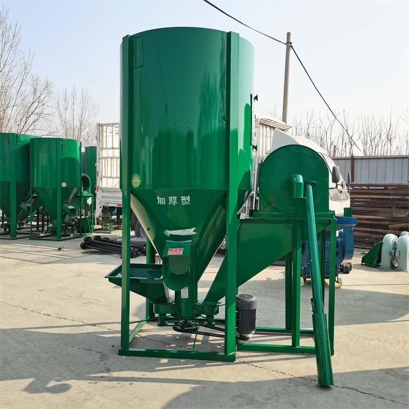 Self suction type 500-1000kg/batch vertical feed mixer poultry livestock animal feed grinding and mixing machine