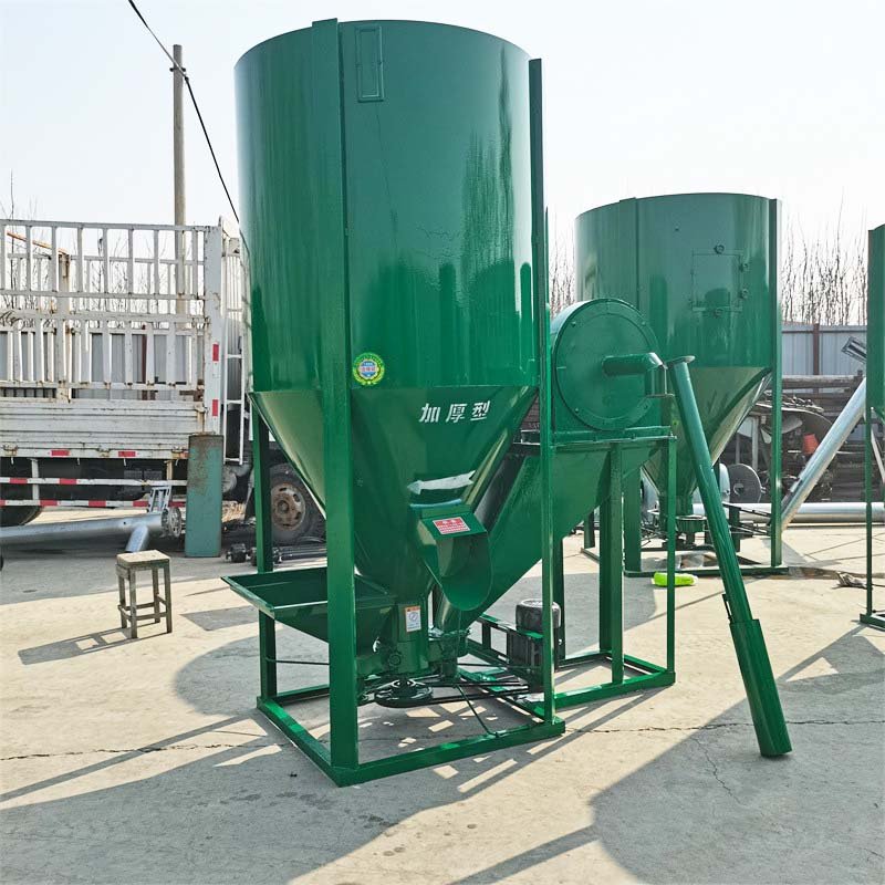 Self suction type 500-1000kg/batch vertical feed mixer poultry livestock animal feed grinding and mixing machine