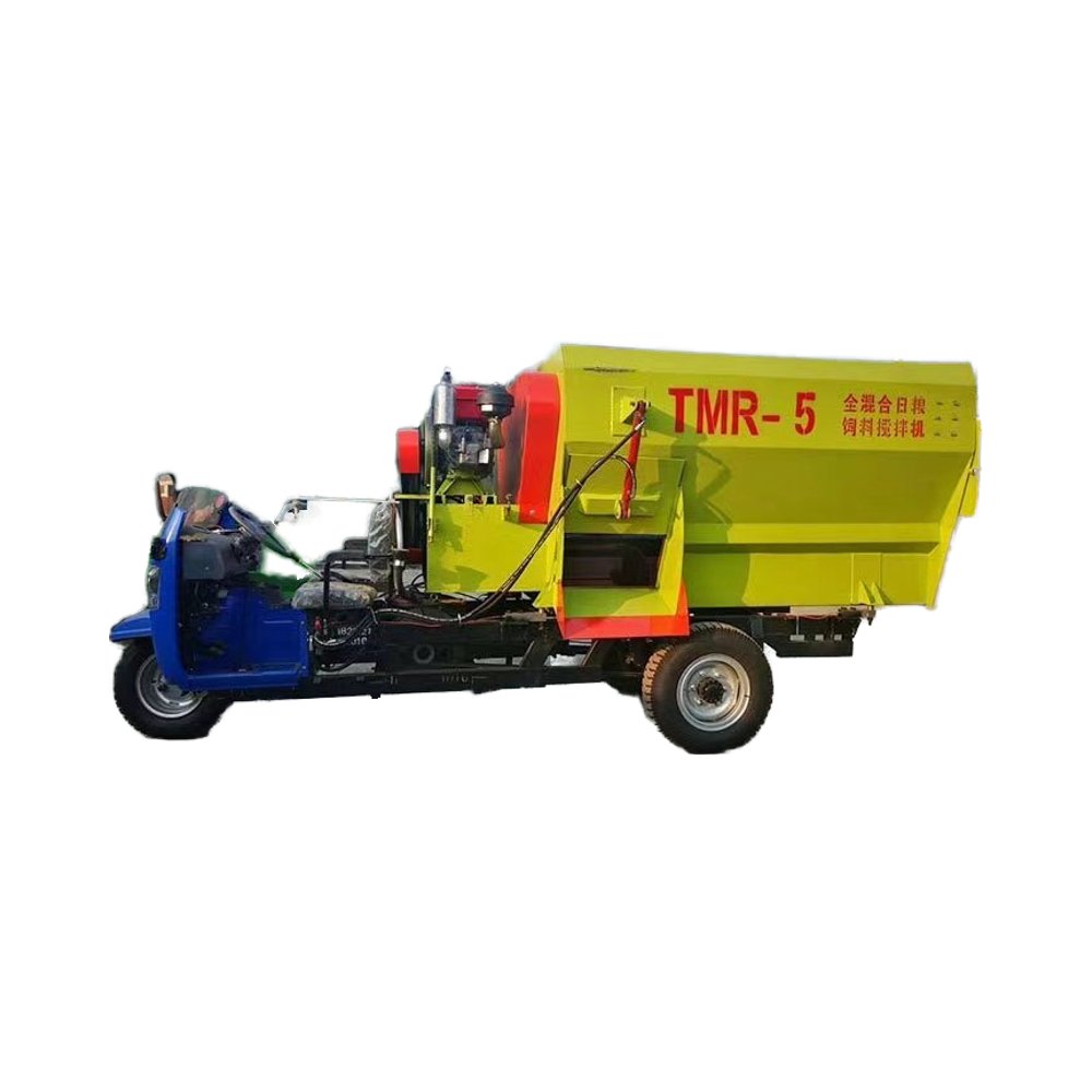 High quality cattle animal feed spreader feed spreader truck three wheel feed spreader
