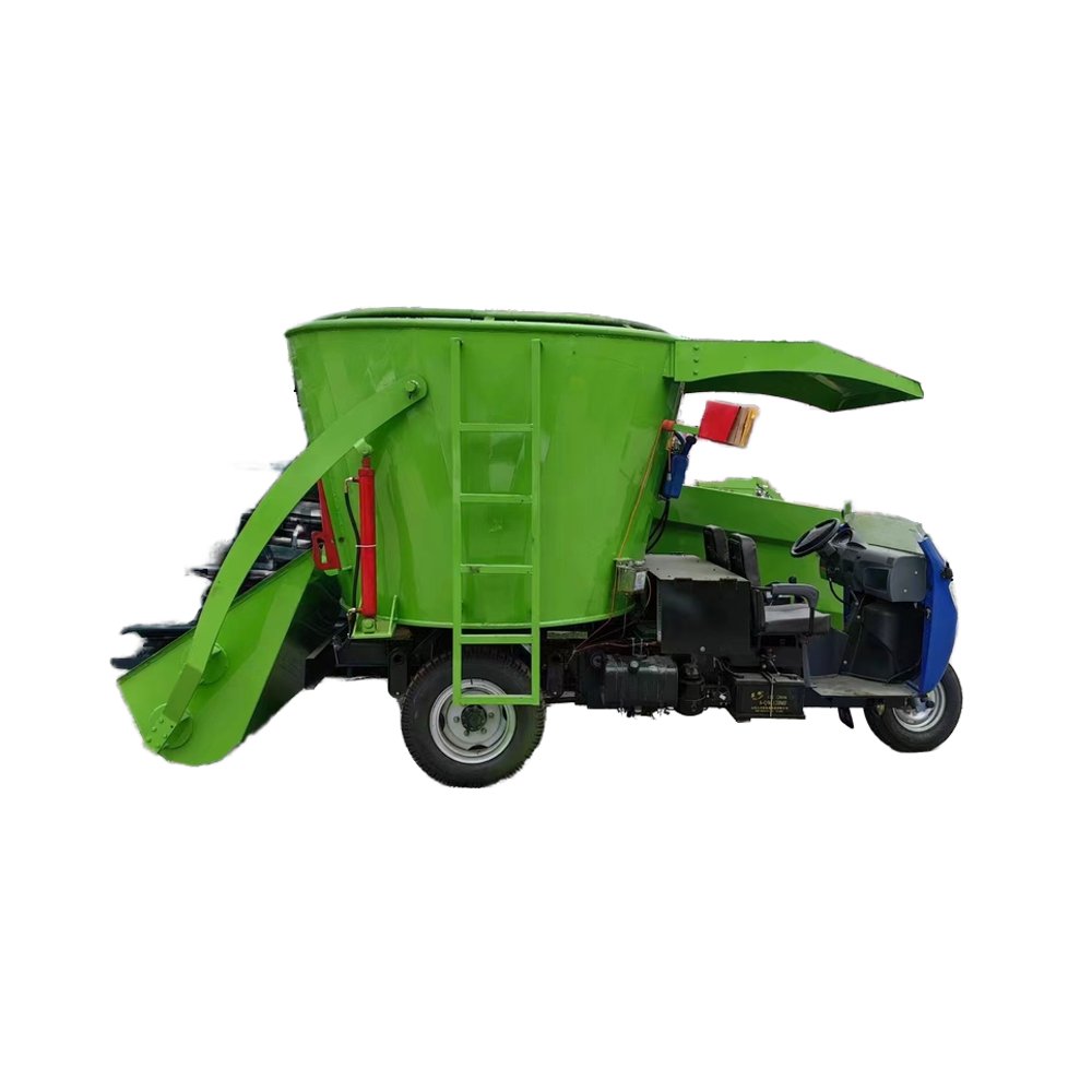 High quality cattle animal feed spreader feed spreader truck three wheel feed spreader