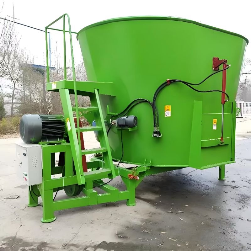 For agricultural and pastoral use animal feed grinder and mixer tmr poultry vertical cow feed machine mixer