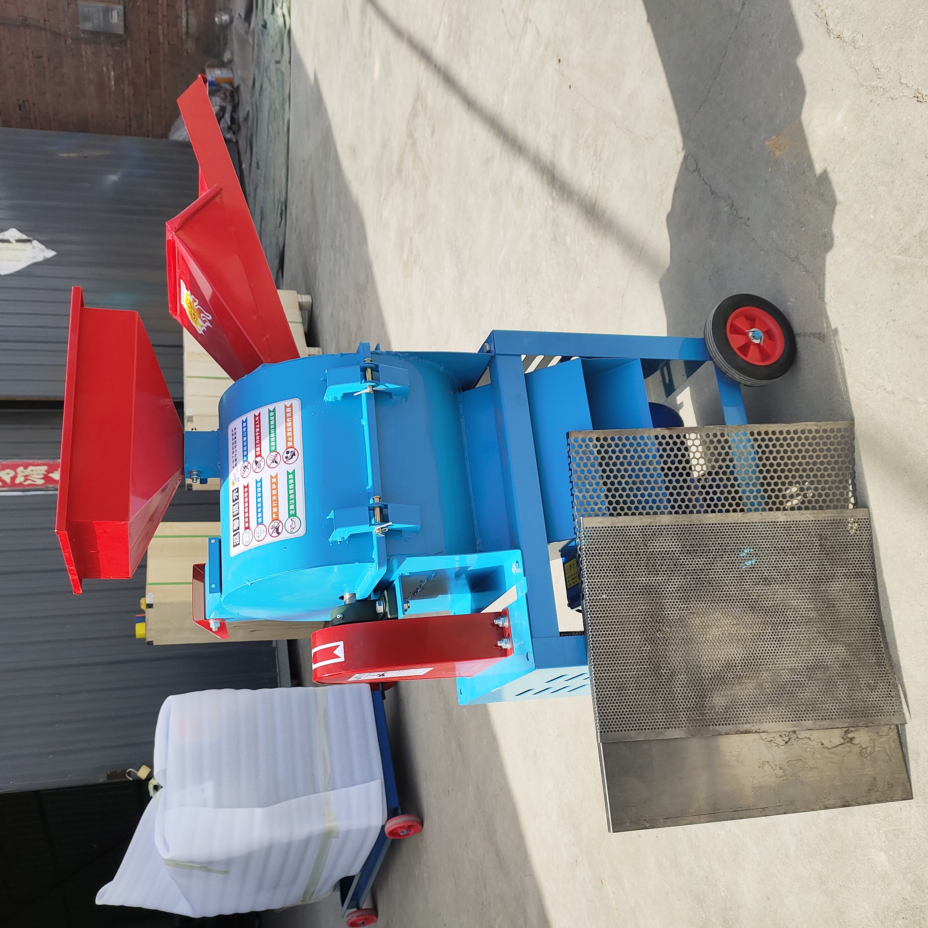 New type of agricultural machinery high-productivity household animal feed silage beater