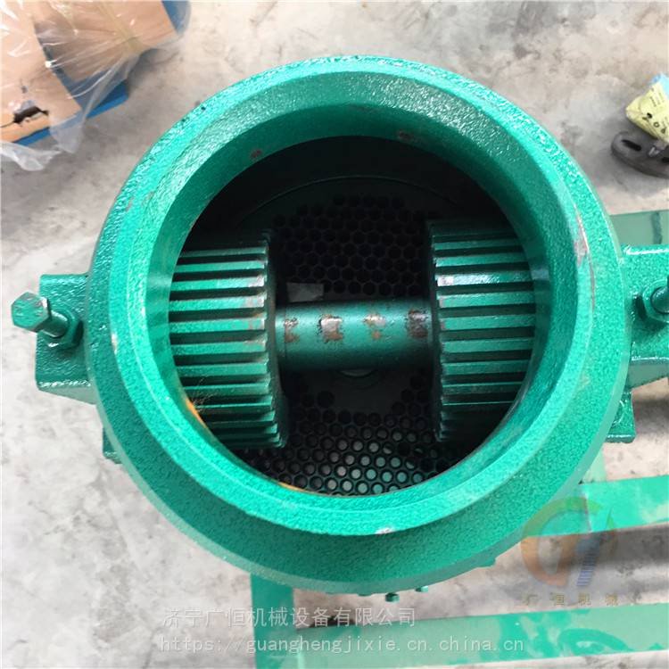 Roller Press Pelletizer Machine for Animal Feeds New Product 2020 15 Provided Customization YIBAO Equipment for Animal Farms
