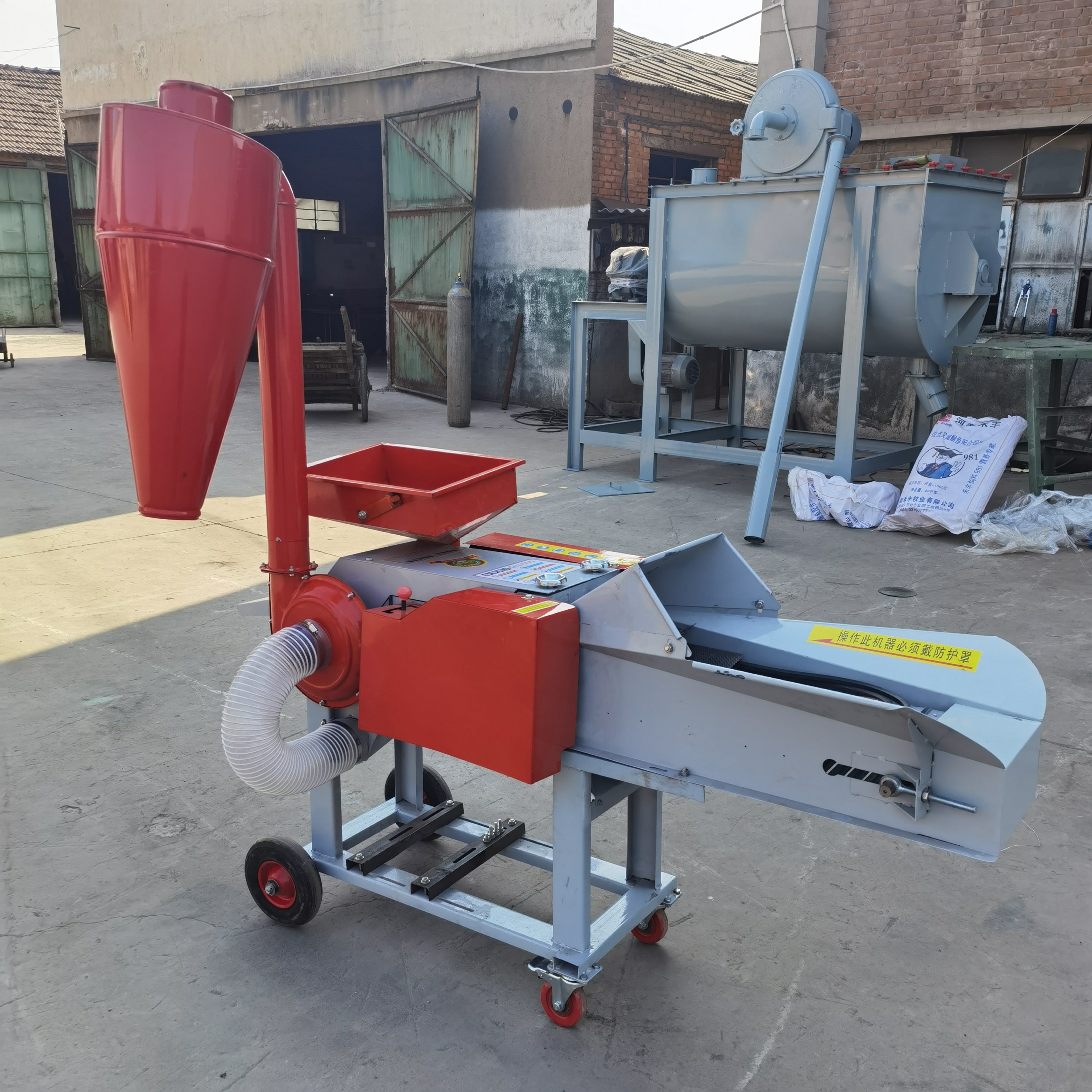 9ZRF-1 Grass Cutting Chaff Cutter Corn Stalk Crusher Dry Wet Grass Crushing Machine with Conveyer for Animal Feed Machinery