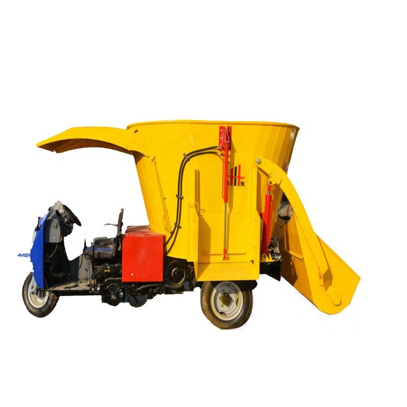 A dual-purpose TMR cattle and sheep feed mixer mixing and sprinkling machine 6 cubic tmr