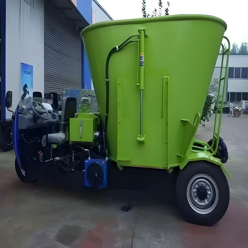 Self-propelled VerticalType Tmr Fodder Mixing Machine/cow Cattle Camel Animal Feed Mixer For Dairy Farm Equipment