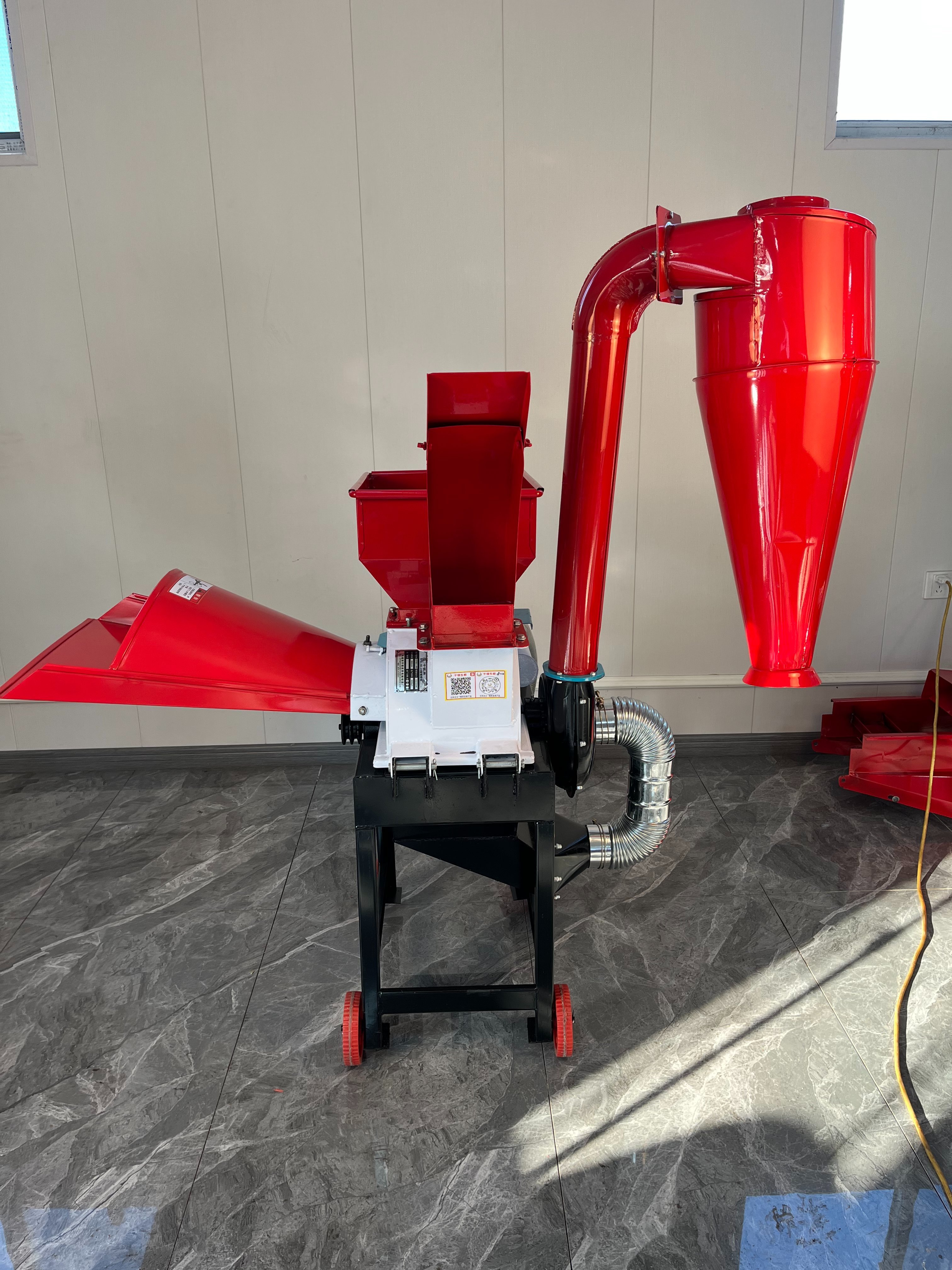 Automatic bag filling self priming animal feed straw hammer grinder maize corn grain mill crusher chopper machine 1 ton/h
