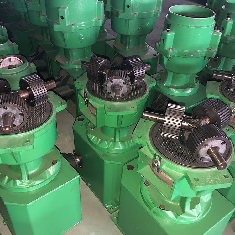 Factory price mini gasoline engine home farm live stock fish chicken cattle feed processing uses pellet feed machine for sale