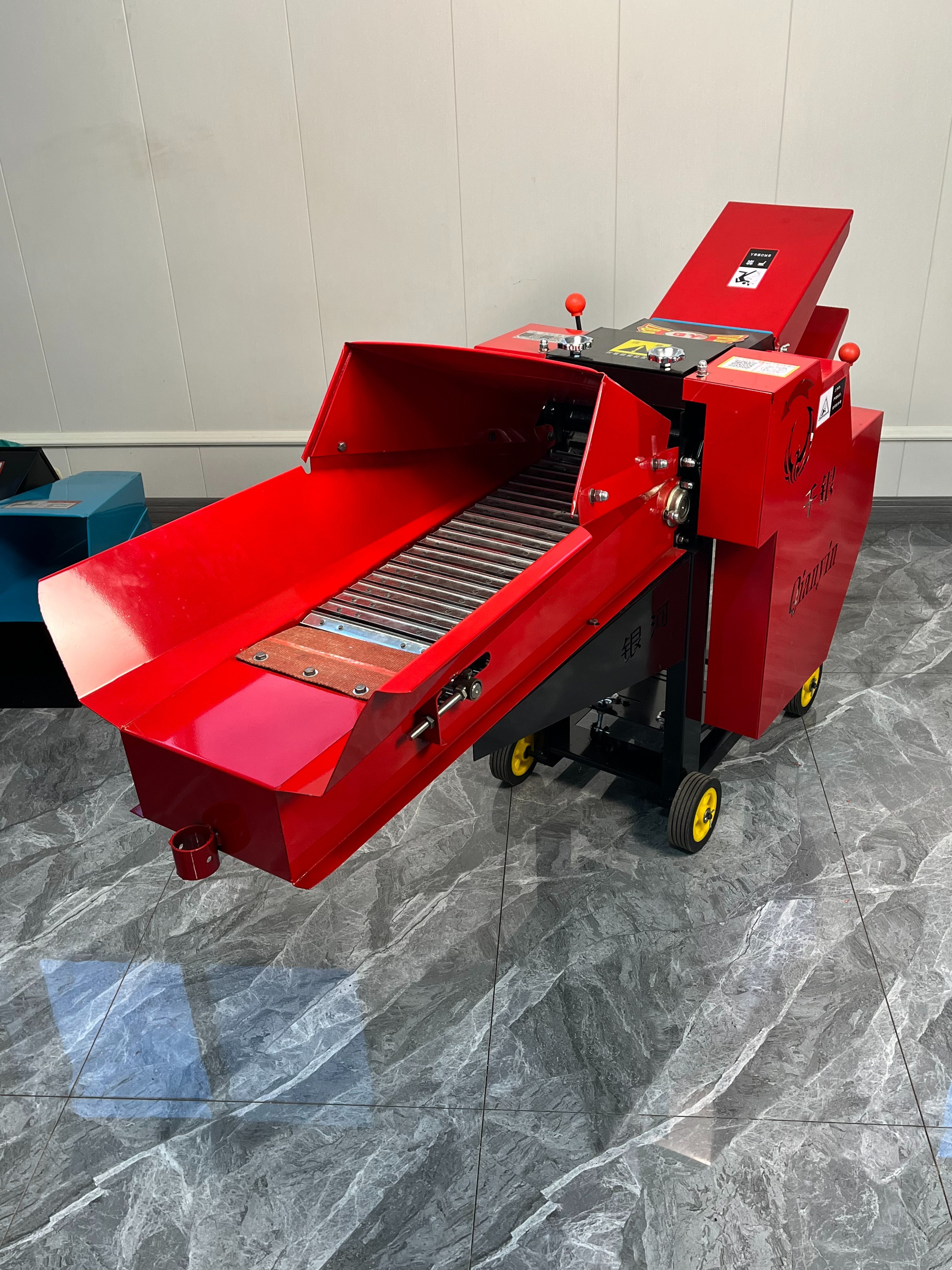 Automatic feed flat spray hay silage stalk straw grass forage chopper crusher chaff cutter machine animal feed farm 4.8 t/h