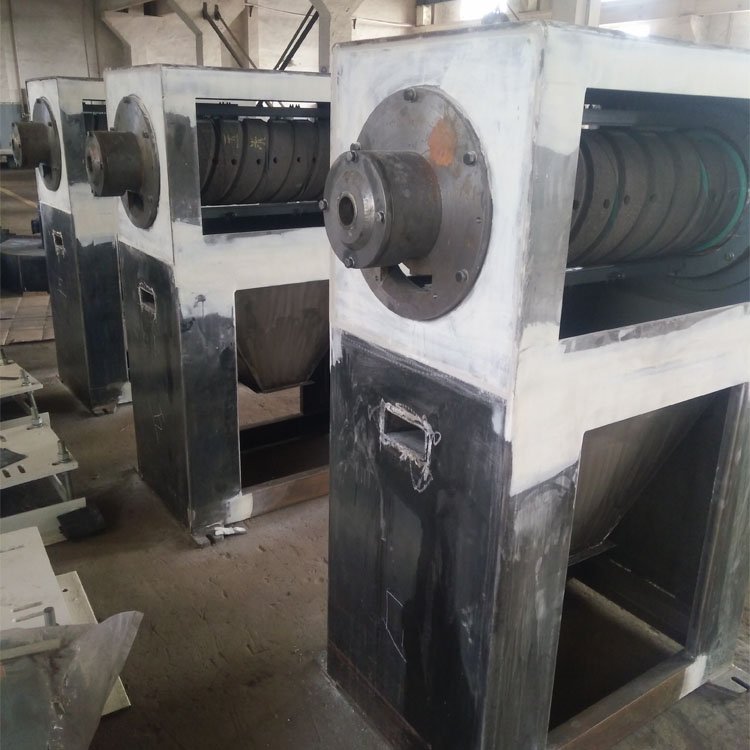 Used Steel Maize Barley Peeling Machine Small Animal Feeds Grain Crusher Grinding Function Feed Processing Industries Feed Line