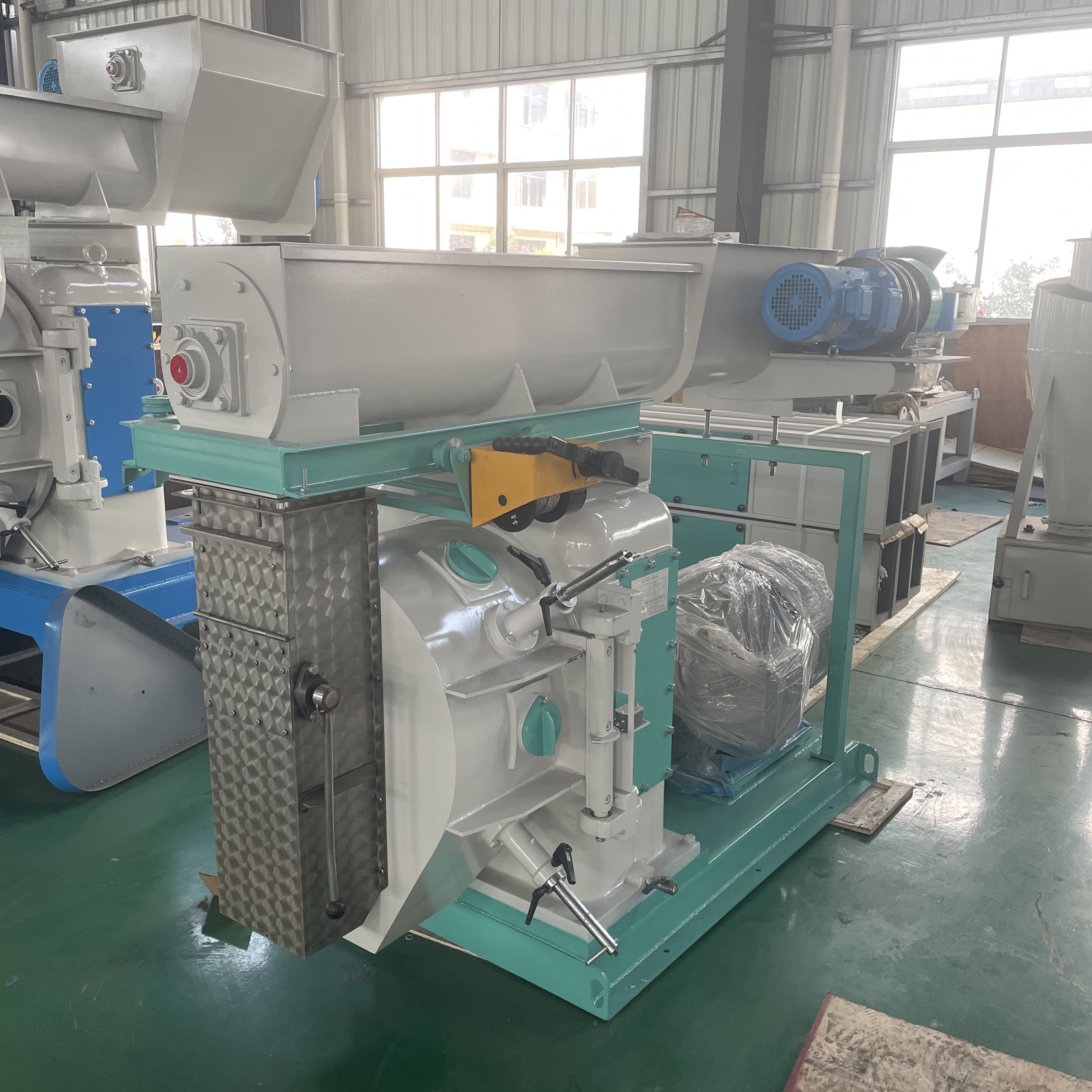 Turnkey Complete Pellet feed Factory 15 Ton/h animal feed Making Plant For Sale