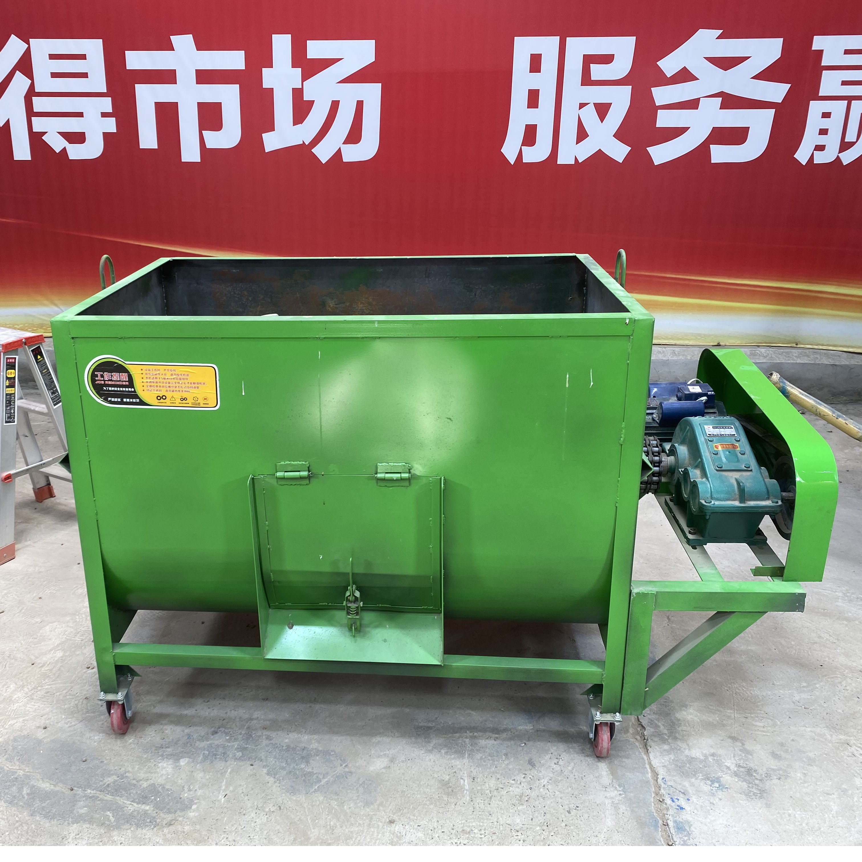 Horizontal Animal Feed Mixer Straw Paddy Crusher Feed Mixer Machine Home use /Farm use
