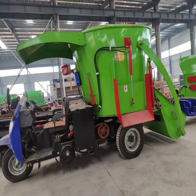 Onboard Total Mixed Ration TMR Animal Feed Mixer for Cattle New Home Farm Use with Engine Pump Gearbox Bearing Core Components
