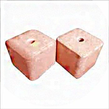 Compressed Himalayan Salt for Animal Feed / Natural Himalayan Rock Crystal Cattle Salt Lick Square Shape with Rope Weight 4-6kg