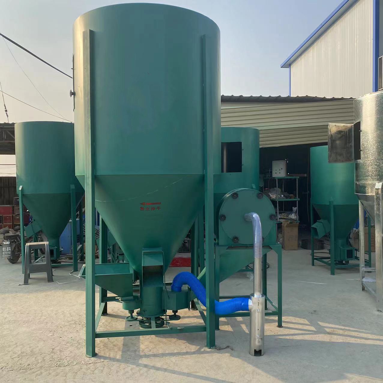1000Kg/H Vertical Poultry Feed Mixer Grinder Machine Chicken Fish Feed Making Machine Animal Feed Mixer Machine