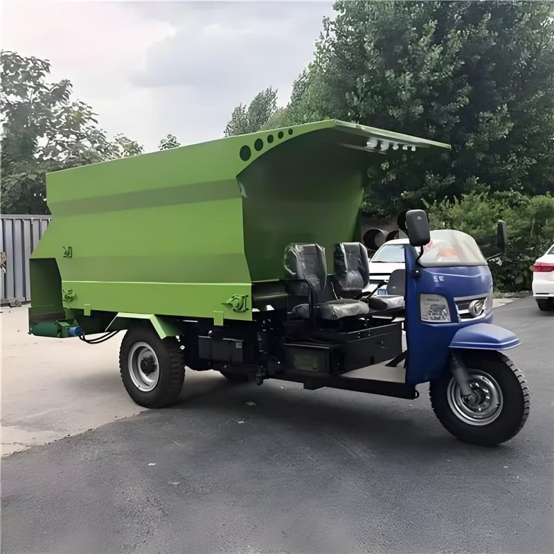 Hot sale automatic cattle feed animal feed spreader farm three wheel spreader