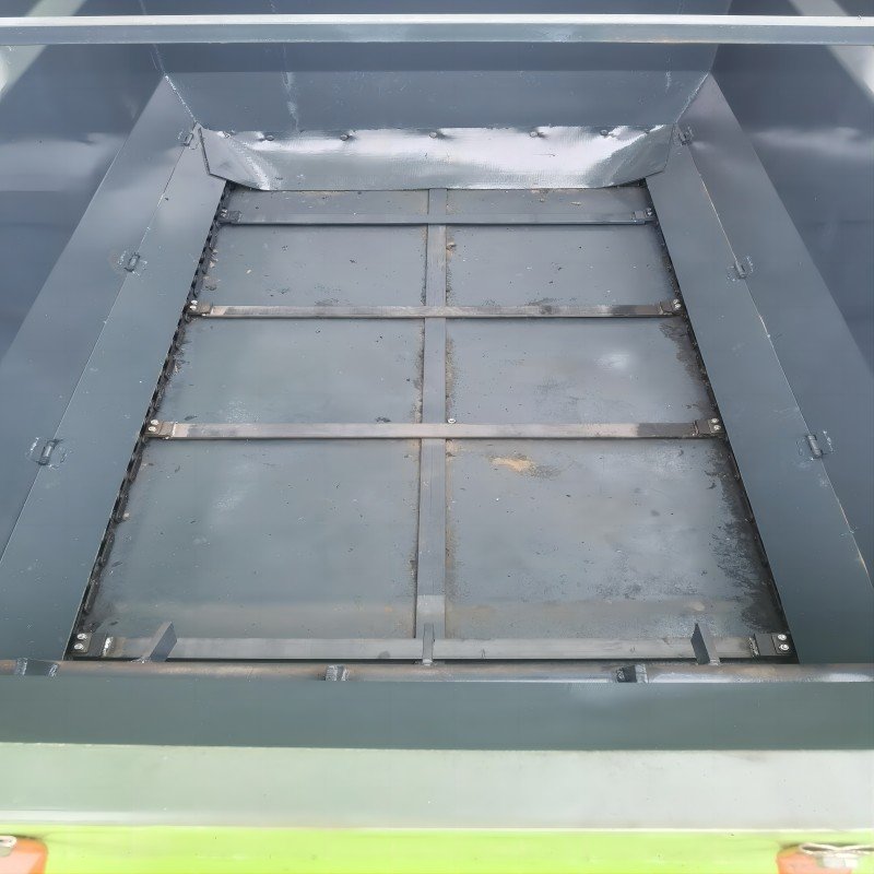 Hot sale automatic cattle feed animal feed spreader farm three wheel spreader