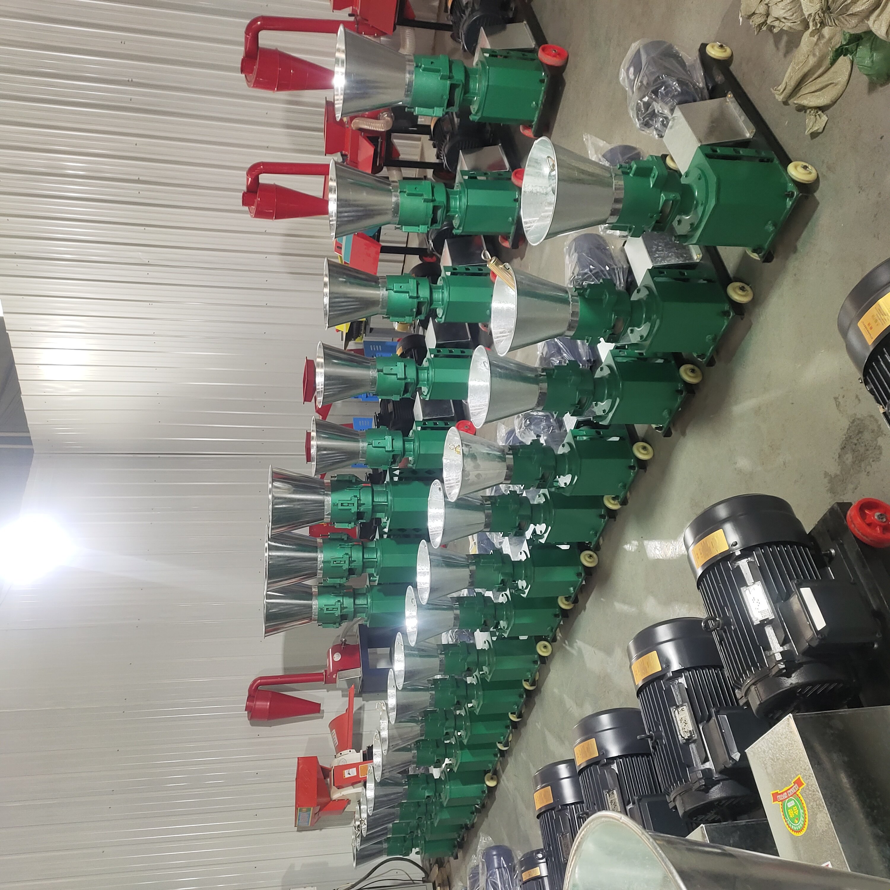 Hot-selling animal feed pellet machine supplier agricultural machinery cattle and sheep food animal feed pellet machine
